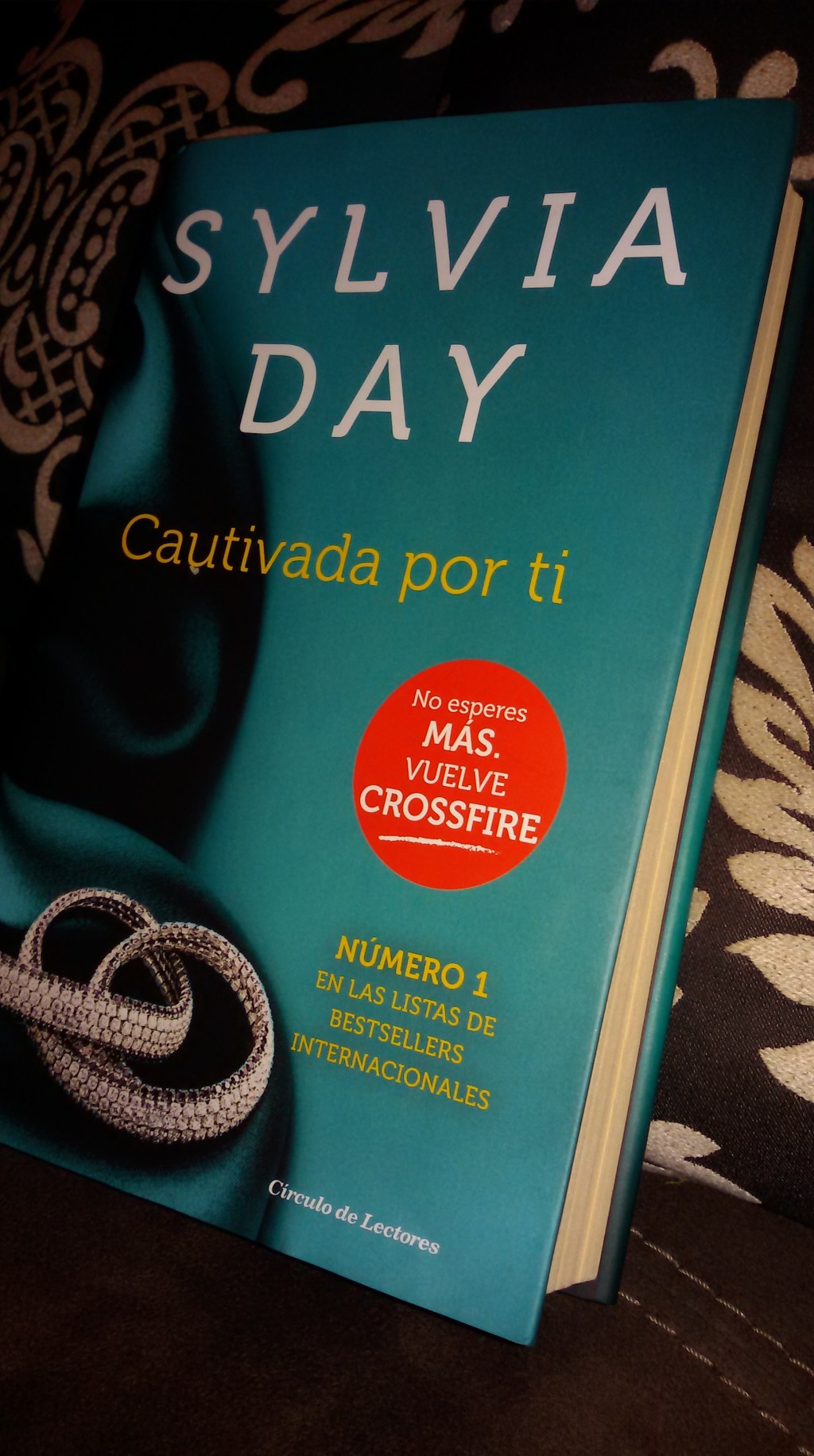 Estoy leyendo la cuarta parte de la Saga Crossfire:Cautivada por ti.4